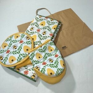 3 Piece Bee and Hive Kitchen Gift Set Set